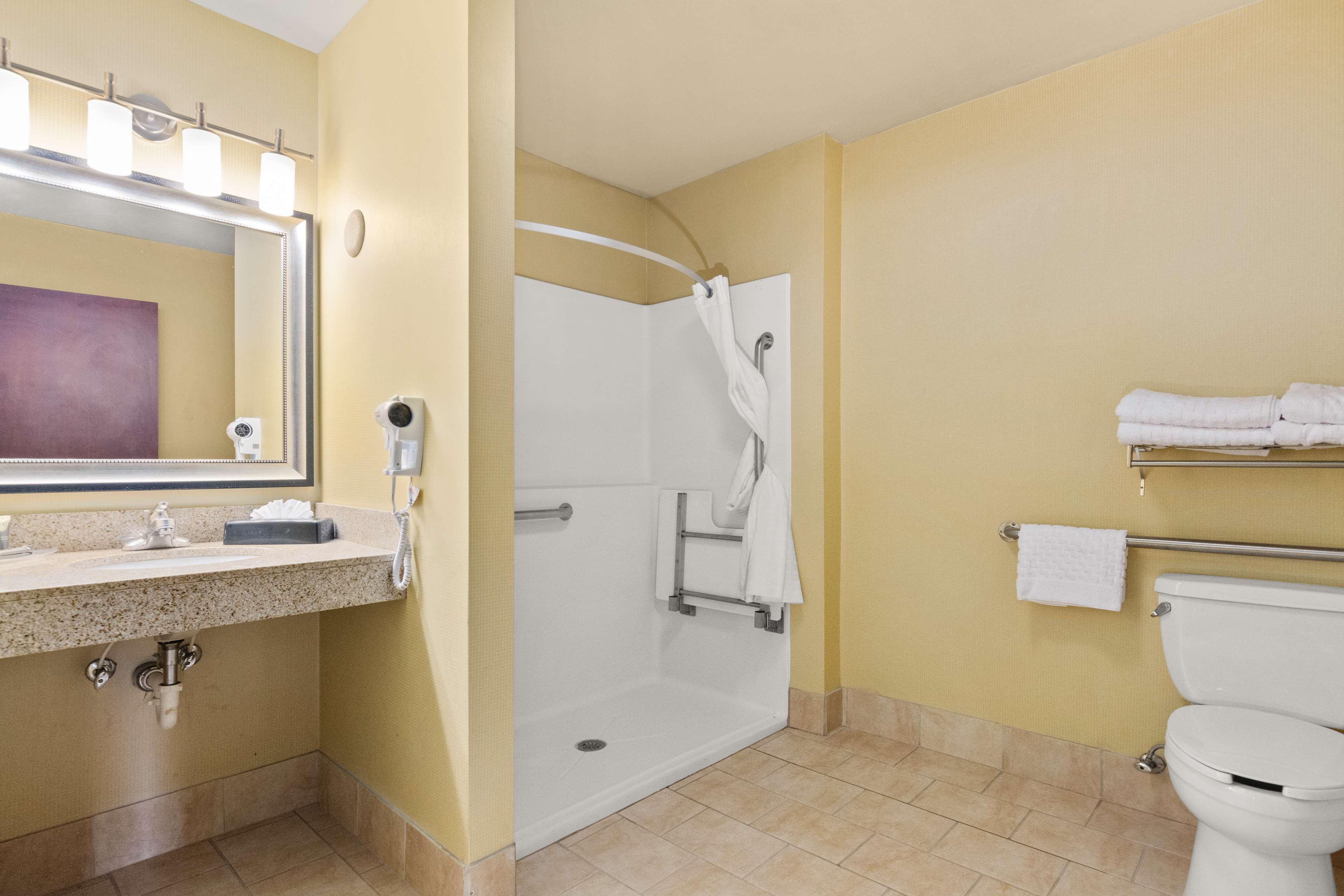 Surestay Plus Hotel By Best Western Portland Route 52 West 외부 사진