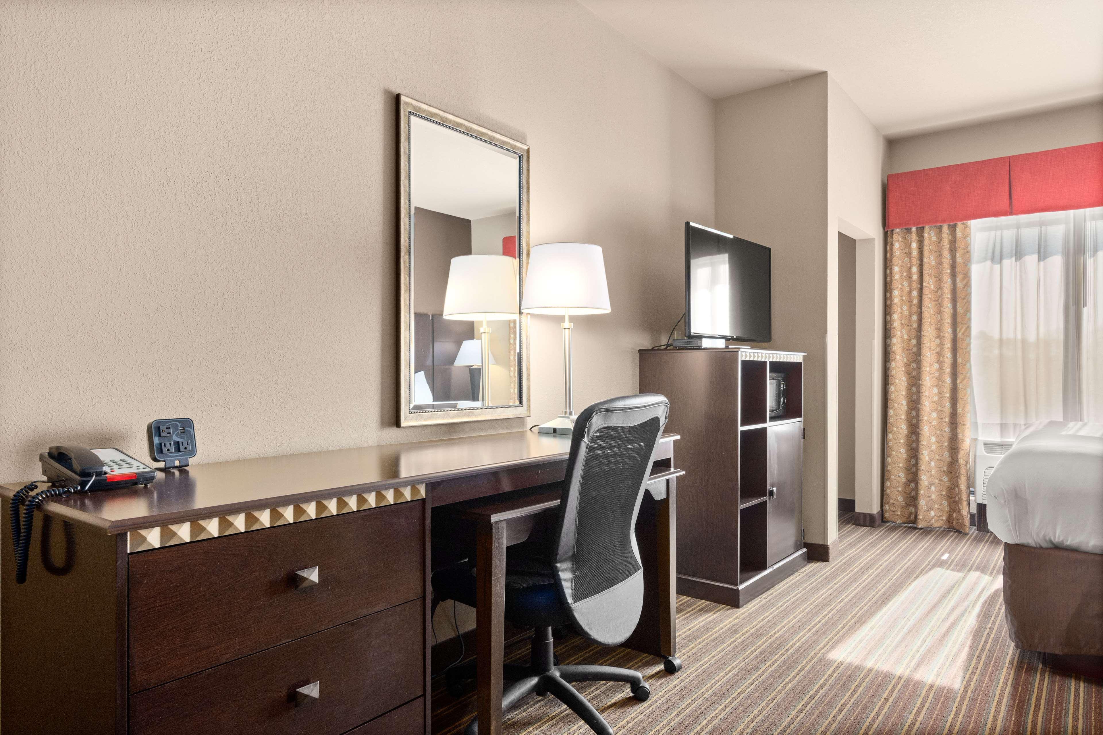 Surestay Plus Hotel By Best Western Portland Route 52 West 외부 사진