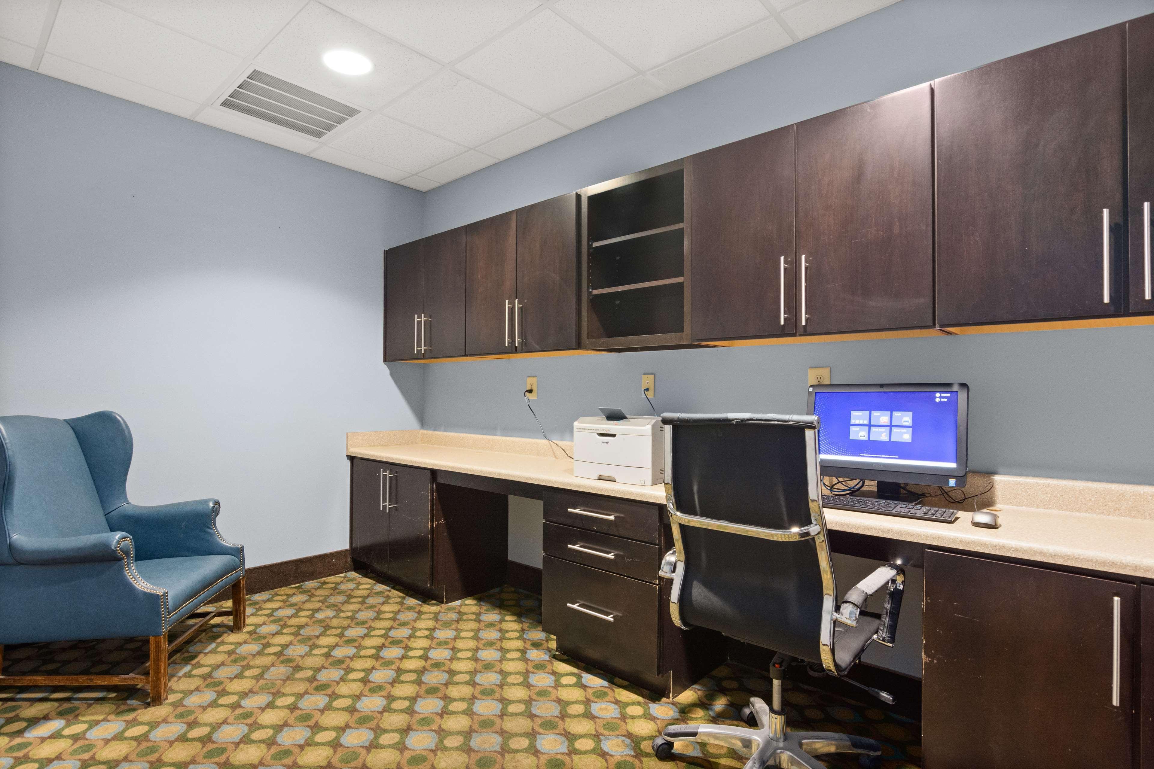 Surestay Plus Hotel By Best Western Portland Route 52 West 외부 사진