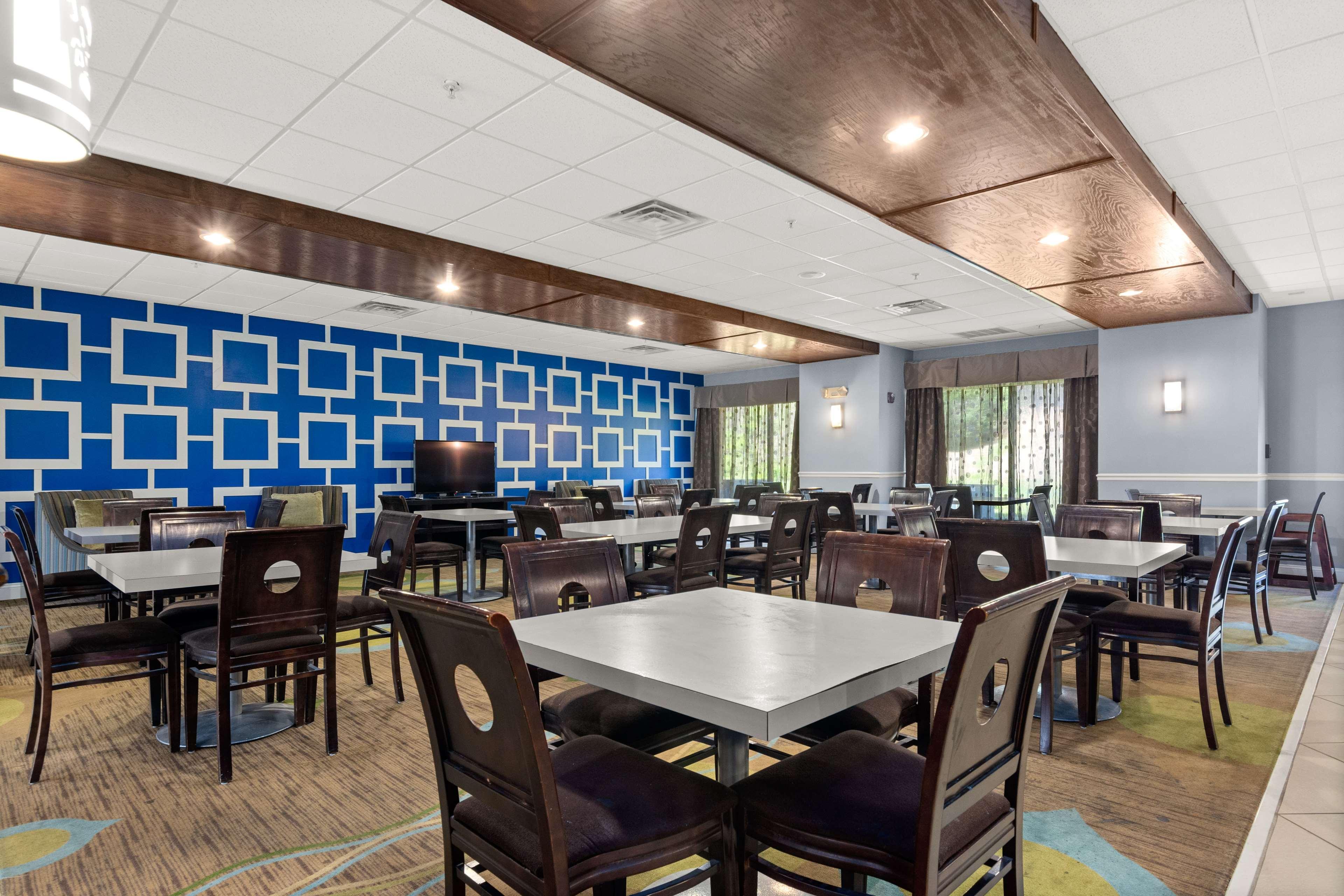 Surestay Plus Hotel By Best Western Portland Route 52 West 외부 사진