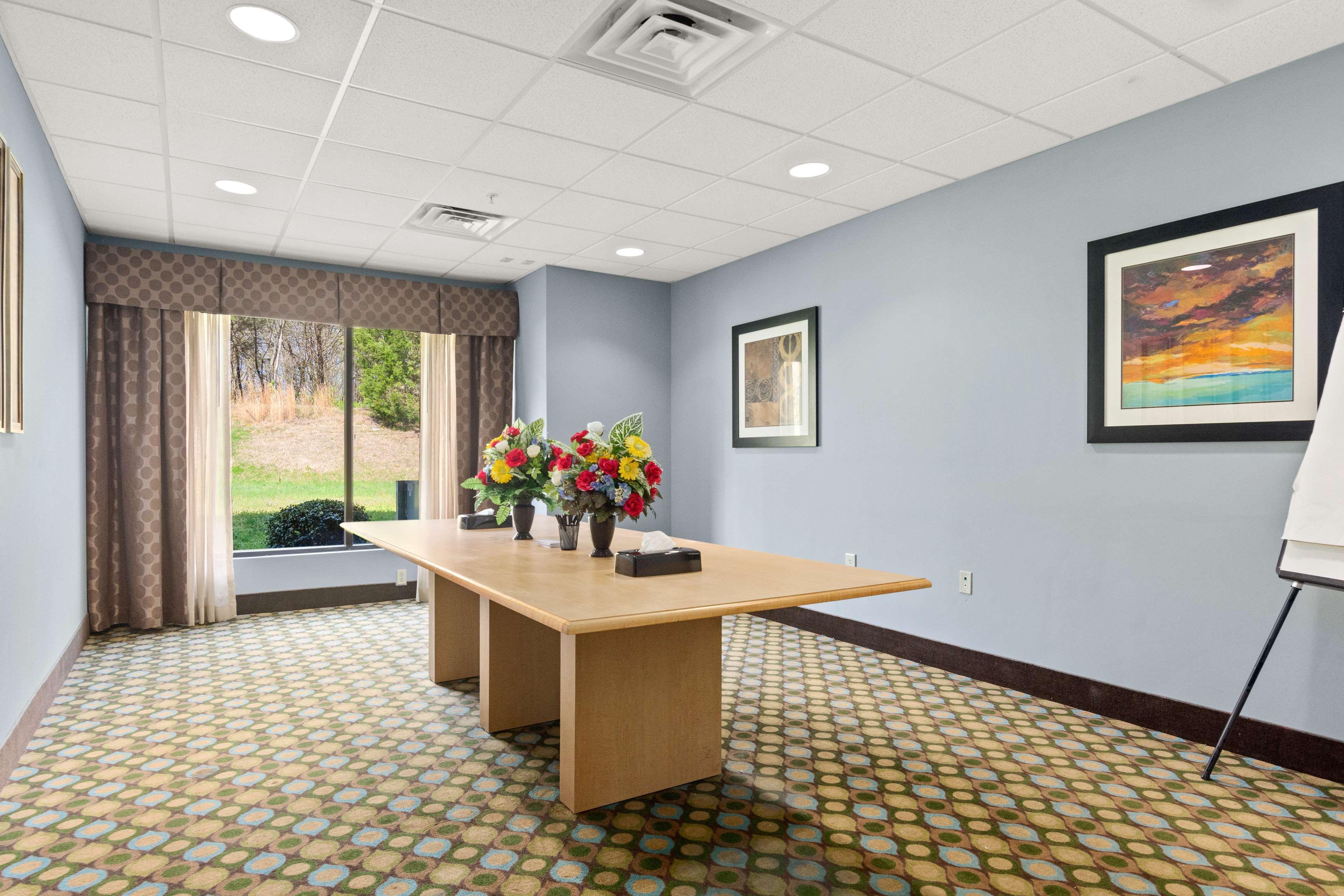 Surestay Plus Hotel By Best Western Portland Route 52 West 외부 사진